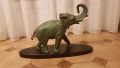 
															Elephant sur socle marbre noir
														