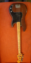 
															Fender précision bass
														