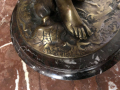 
															Bronze signé Moreau
														