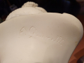 
															buste de femme sur socle signé A Giannelli
														