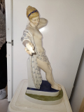 
															Statuette
														