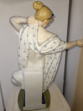 
															Statuette
														