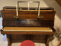 
															Piano droit de collection
														