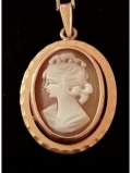 
															Pendentif Camée or 18 carat ancien
														