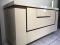 
															buffet laqué beige laiton roche bobois 1970 jean claude mahey
														