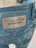 
															Sculpture de Richard Orlinski « Wild Jean’s Bleu Céleste »
														