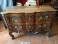 
															Vieille commode
														