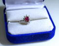 
															Bague or blanc, rubis et diamants
														