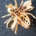 
															broche abeille
														