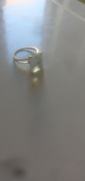 
															Bague or Blanc sertie d'une Aigue-Marine
														