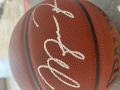 
															Ballon de basket signé par Michael Jordan avec certificat
														
