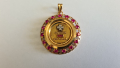 
															Pendentif OR et Rubis
														