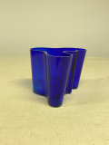 
															Vase verre bleu soufflé Savoy de Alvar Aalto
														