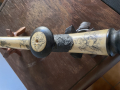 
															Pipe à fourneau métallique corne (ou ivoire) et bois gravée
														