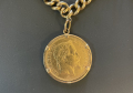 
															Bracelet or muni de 5 pièces d’or (60 grammes)
														