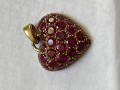 
															Pendentif coeur or et rubis
														