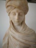 
															Buste jeune femme au turban en marbre
														