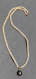 
															Collier de perle
														