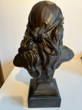 
															Sculpture en bronze de femme
														