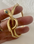 
															bracelet en or en forme de serpent, avec un œil en émeraude
														