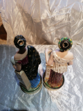 
															2 figurines porcelaine représentant des déesses
														